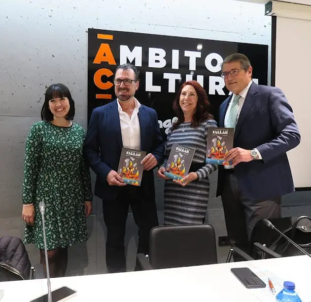 Emocionante presentación de UN CUENTO MÁGICO SOBRE LAS FALLAS en Ámbito Cultural de El Corte Inglés (foto 1)