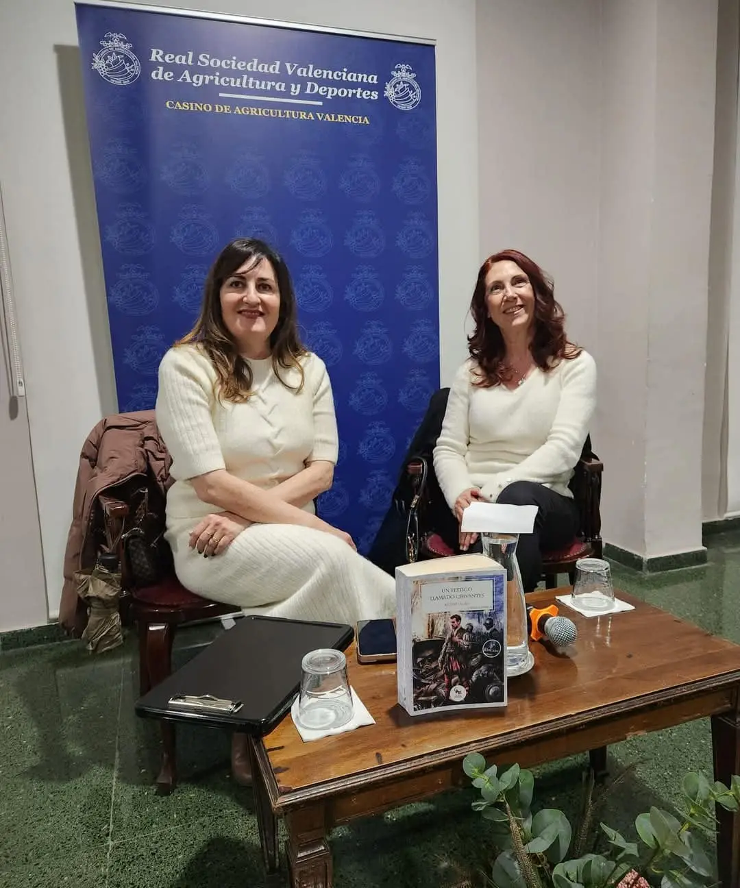 Club de lectura "La escalera de Margarita" en el Casino de Agricultura de Valencia (foto 1)