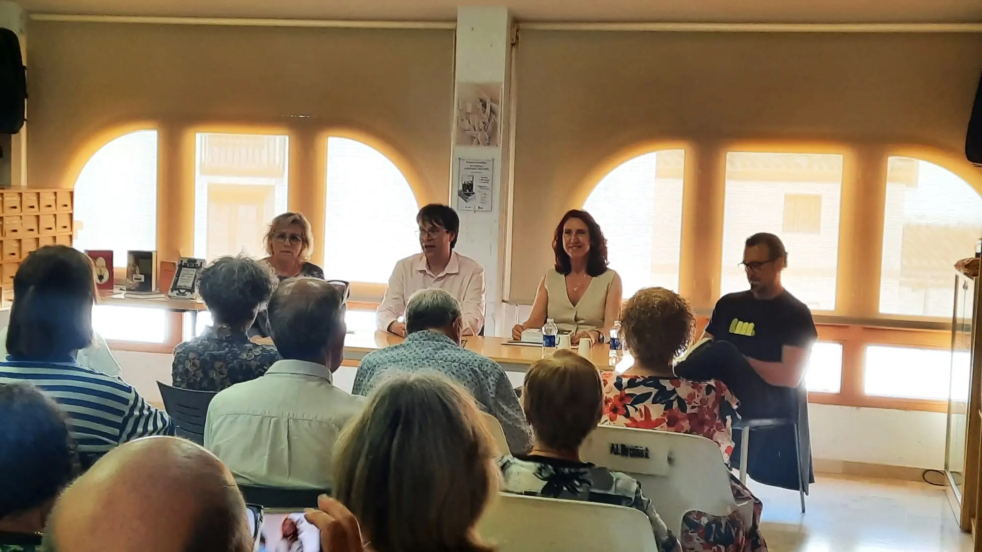Presentación de la autora Begoña Valero de su novela Un testigo llamado Cervantes en la Biblioteca de Bocairent (foto 2)