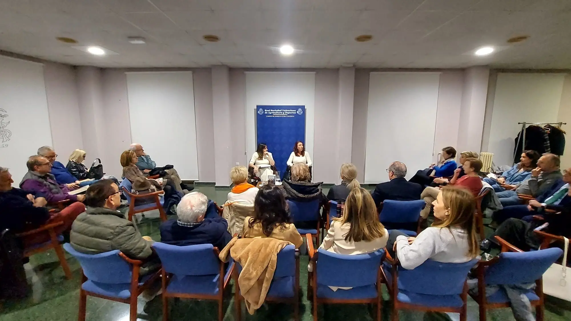 Club de lectura "La escalera de Margarita" en el Casino de Agricultura de Valencia (foto 2)