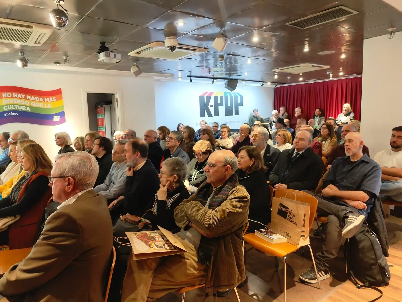 Presentación de la novela de Begoña Valero Un testigo llamado Cervantes en Fnac Valencia (foto 2)