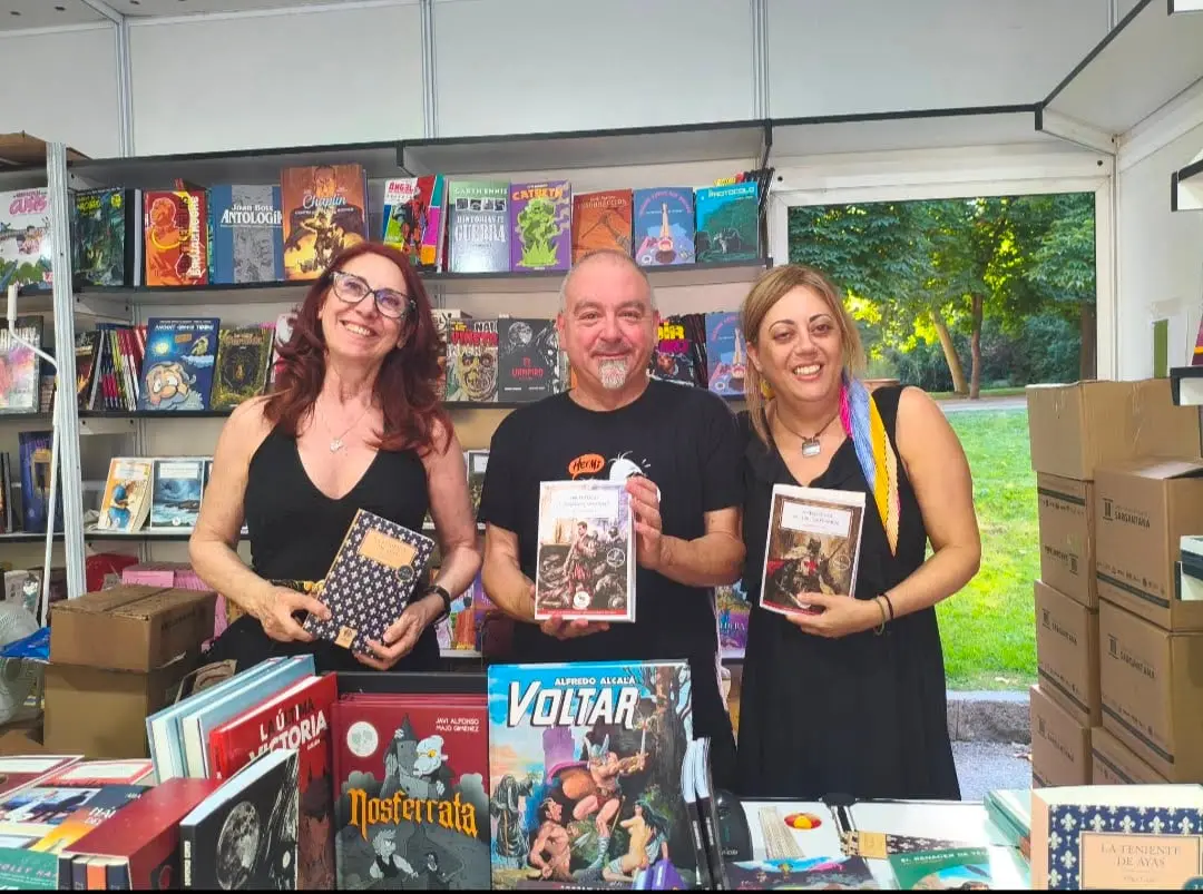 Begoña Valero vive una jornada de reencuentros en la Feria del Libro de Madrid (foto 2)