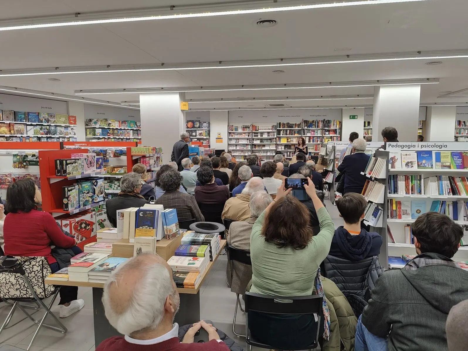 Presentación en Abacus-Coop Valencia Centro de la novela de Begoña Valero Un testigo llamado Cervantes (foto 2)