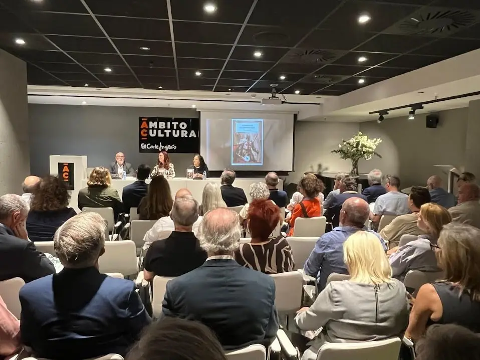 La venganza de los templarios de Begoña Valero se presenta en Valencia con gran éxito de público (foto 2)