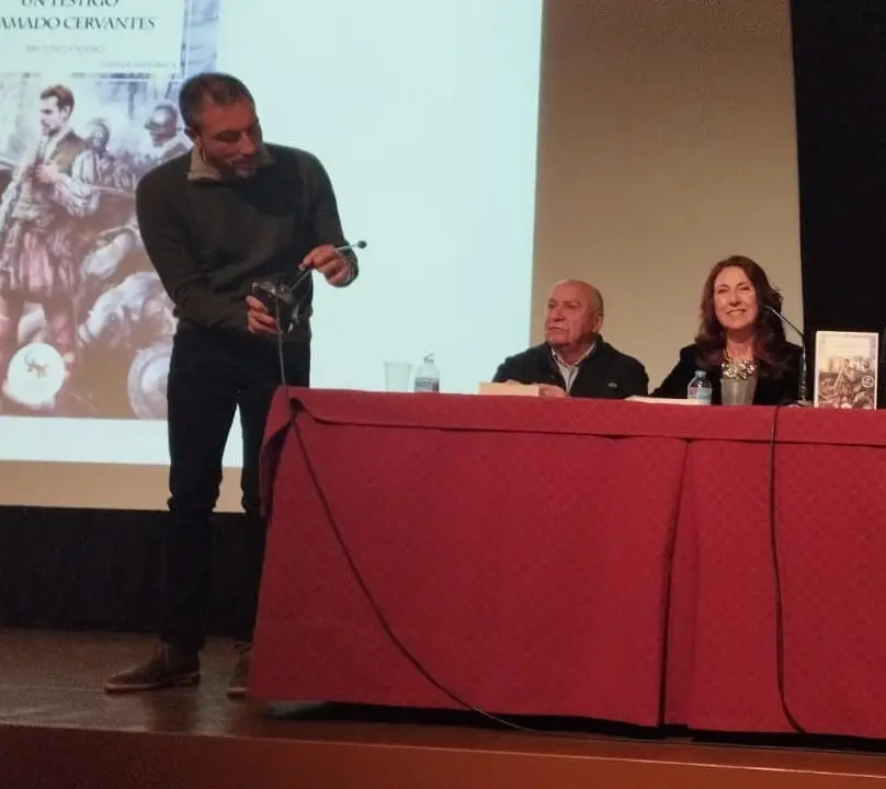Begoña Valero celebra el Día Internacional de la Mujer en Banyeres de Mariola (Alicante) con la presentación de su premiada novela UN TESTIGO LLAMADO CERVANTES (foto 2)