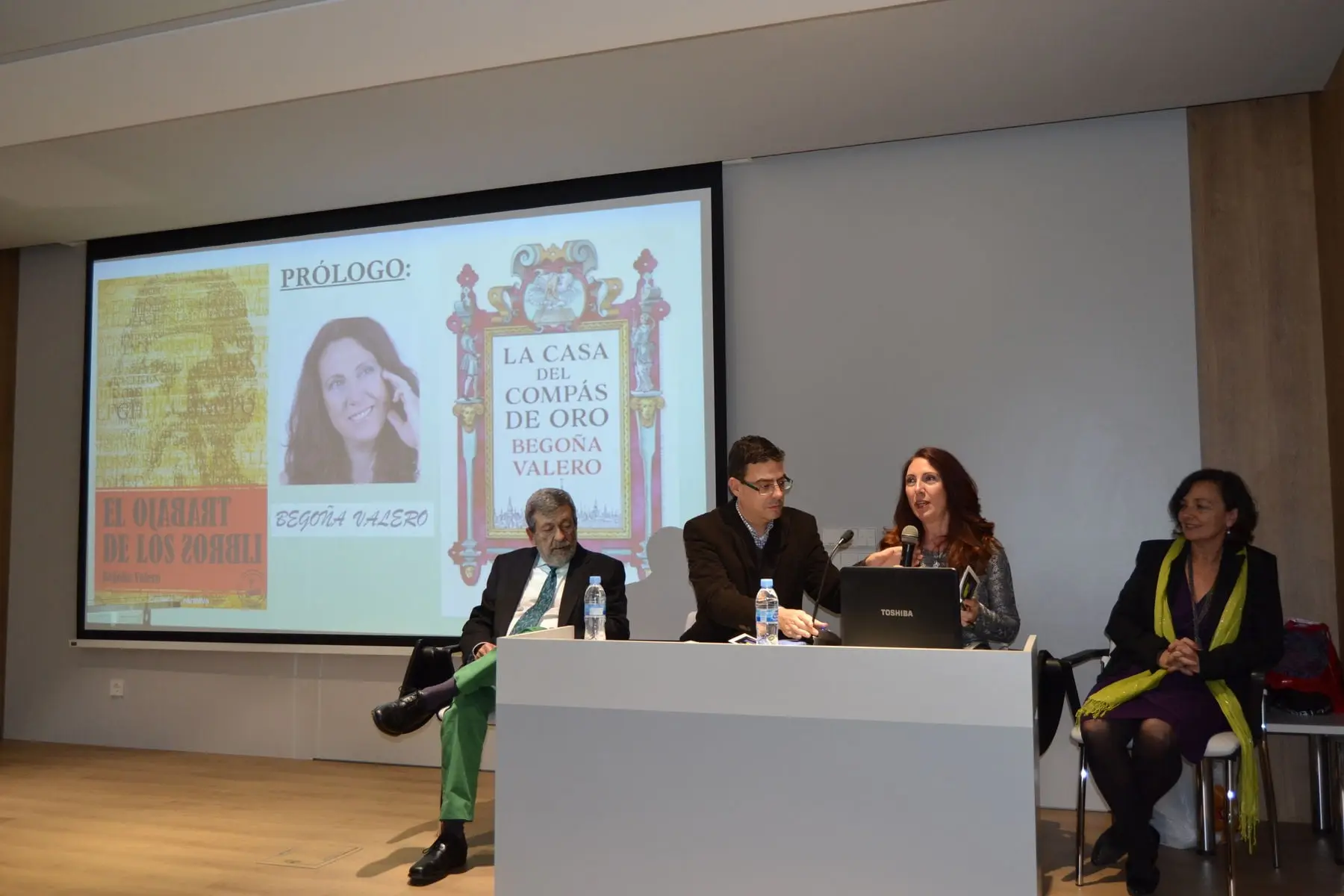 Begoña Valero elabora el prólogo del libro solidario “Taller de poesía” que se presentó en el Colegio de Médicos de Valencia (foto 2)