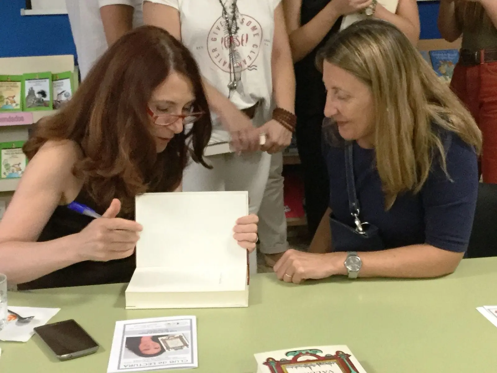 El Club de Lectura de adultos del Colegio Helios de L’Eliana (Valencia) celebra su reunión inaugural con la visita de la autora Begoña Valero (foto 2)