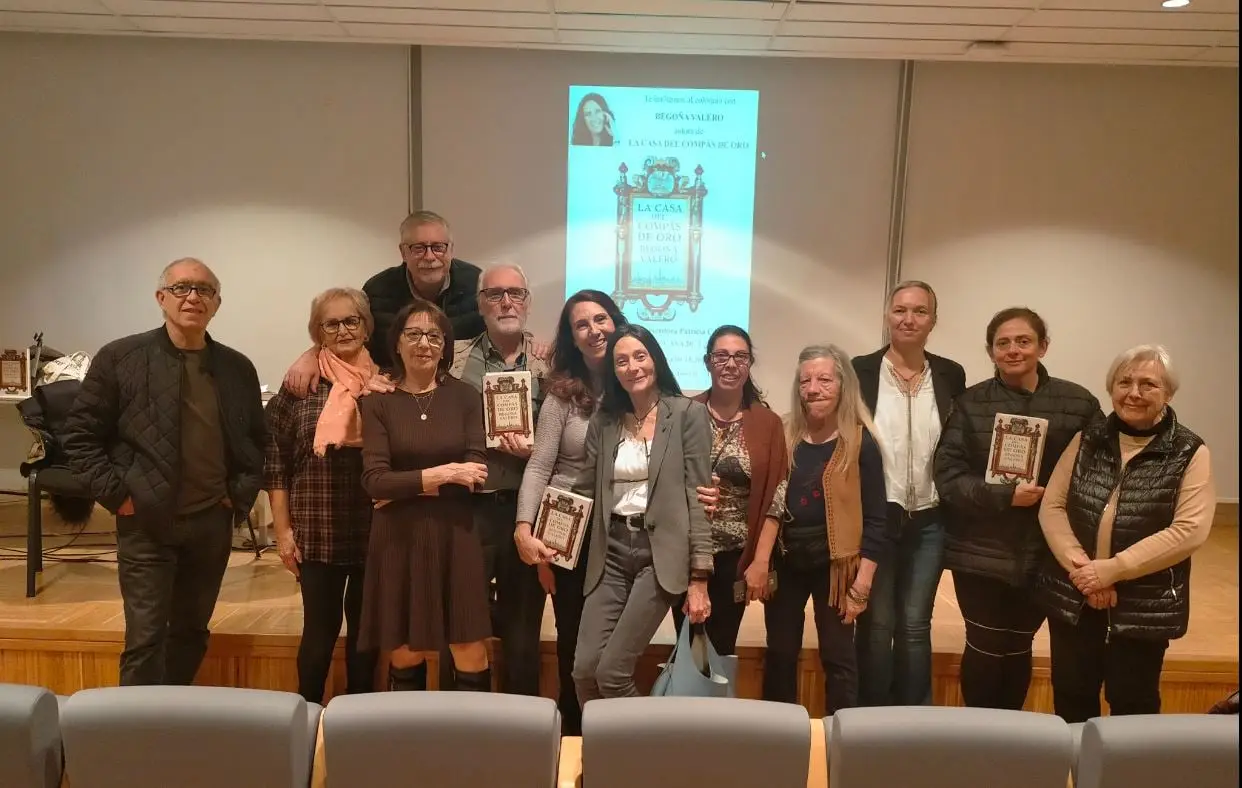El Club de lectura de la Casa de la Dona de Torrent analiza la novela La casa del Compás de Oro de Begoña Valero (foto 2)