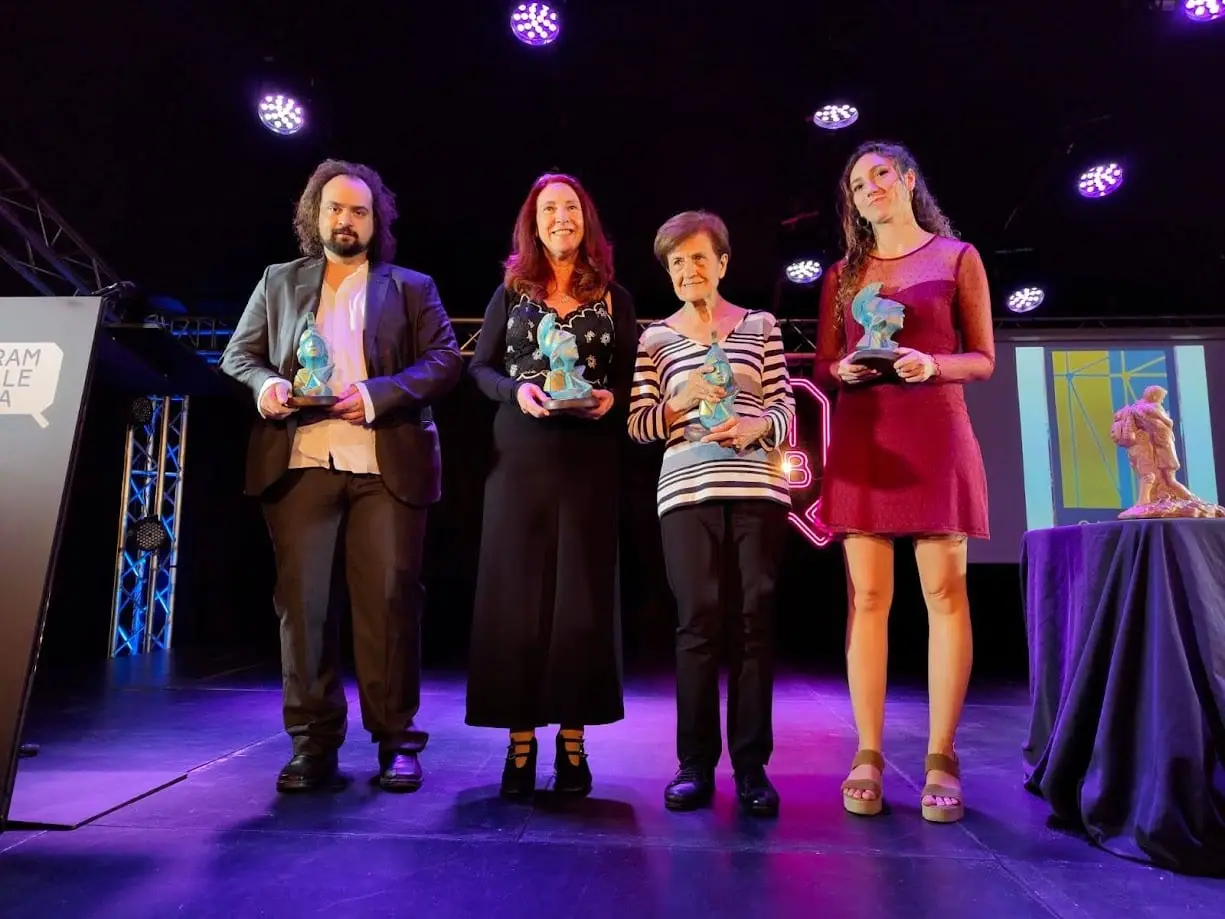 Begoña Valero recibe el Premio de la Crítica Valenciana 2025 en Narrativa (foto 2)