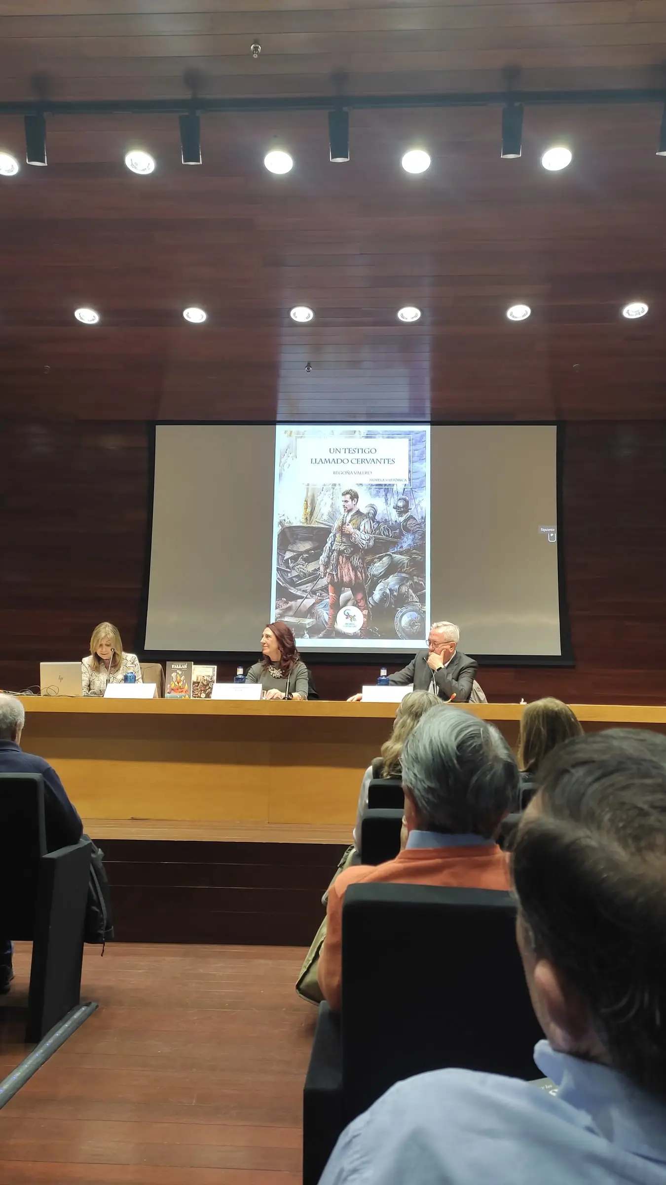 Presentación en el Ilustrísimo Colegio de Abogados de Valencia ICAV de la premiada novela "Un testigo llamado Cervantes" (foto 2)