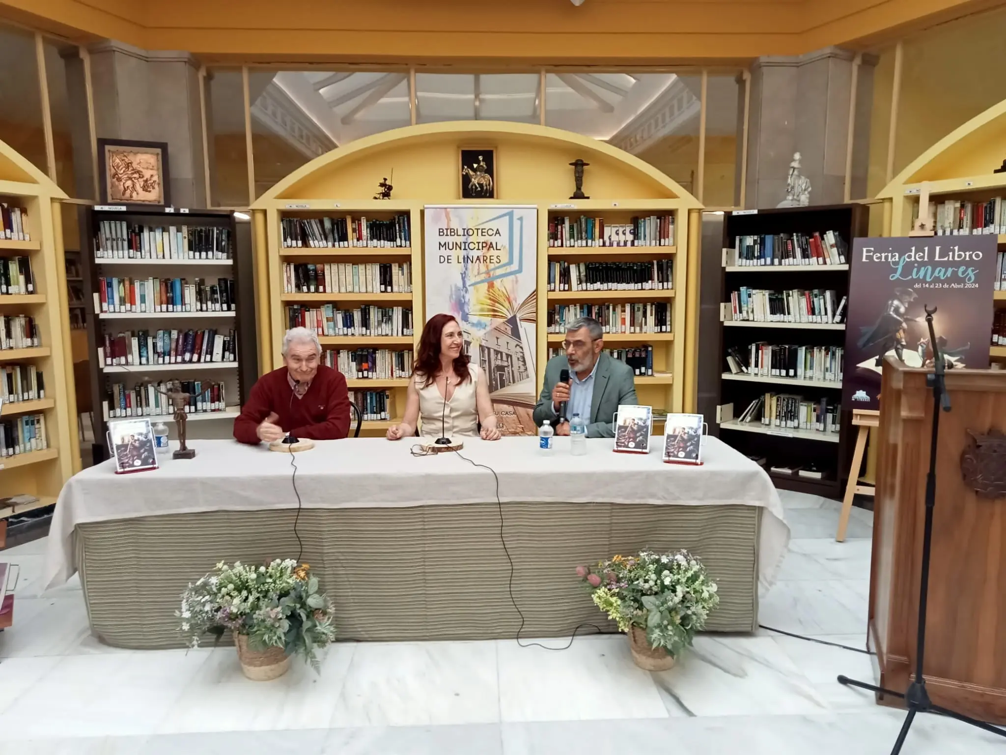 Presentación de Un testigo llamado Cervantes en la Biblioteca de Linares (Jaén) (foto 3)