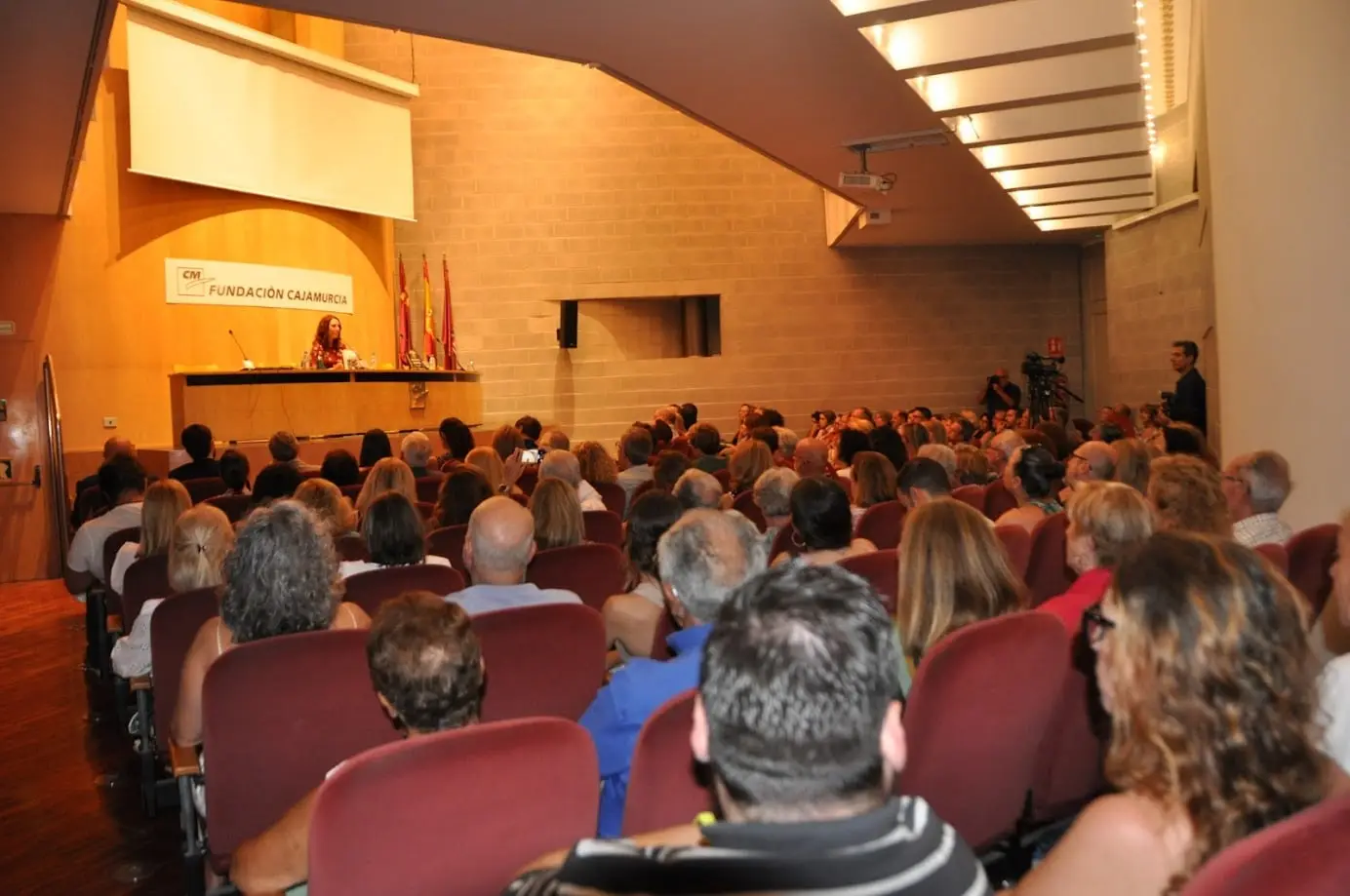 La XXV Semana de Novela Histórica de Cartagena entrega el Premio ODILO 2024 a Begoña Valero como mejor autora por su novela "Un testigo llamado Cervantes" (foto 3)