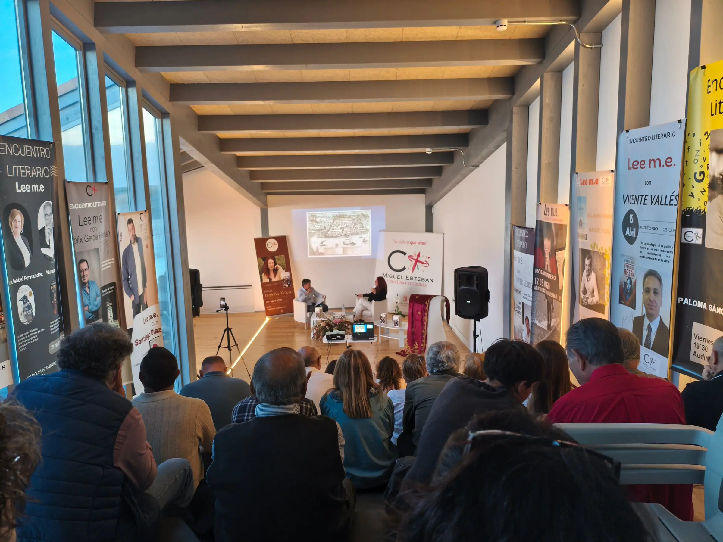 Miguel Esteban (Toledo) celebra un exitoso encuentro literario con la escritora Begoña Valero dentro de las Jornadas Culturales 2026 "Lee M.E." (foto 3)
