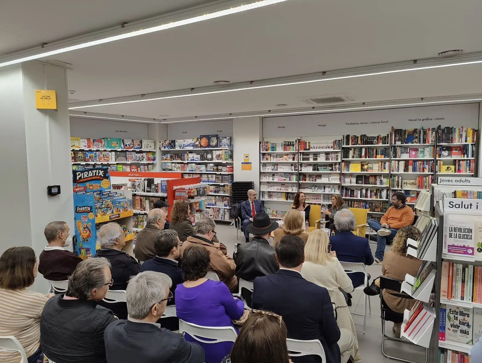 Presentación en Abacus-Coop Valencia Centro de la novela de Begoña Valero Un testigo llamado Cervantes (foto 3)