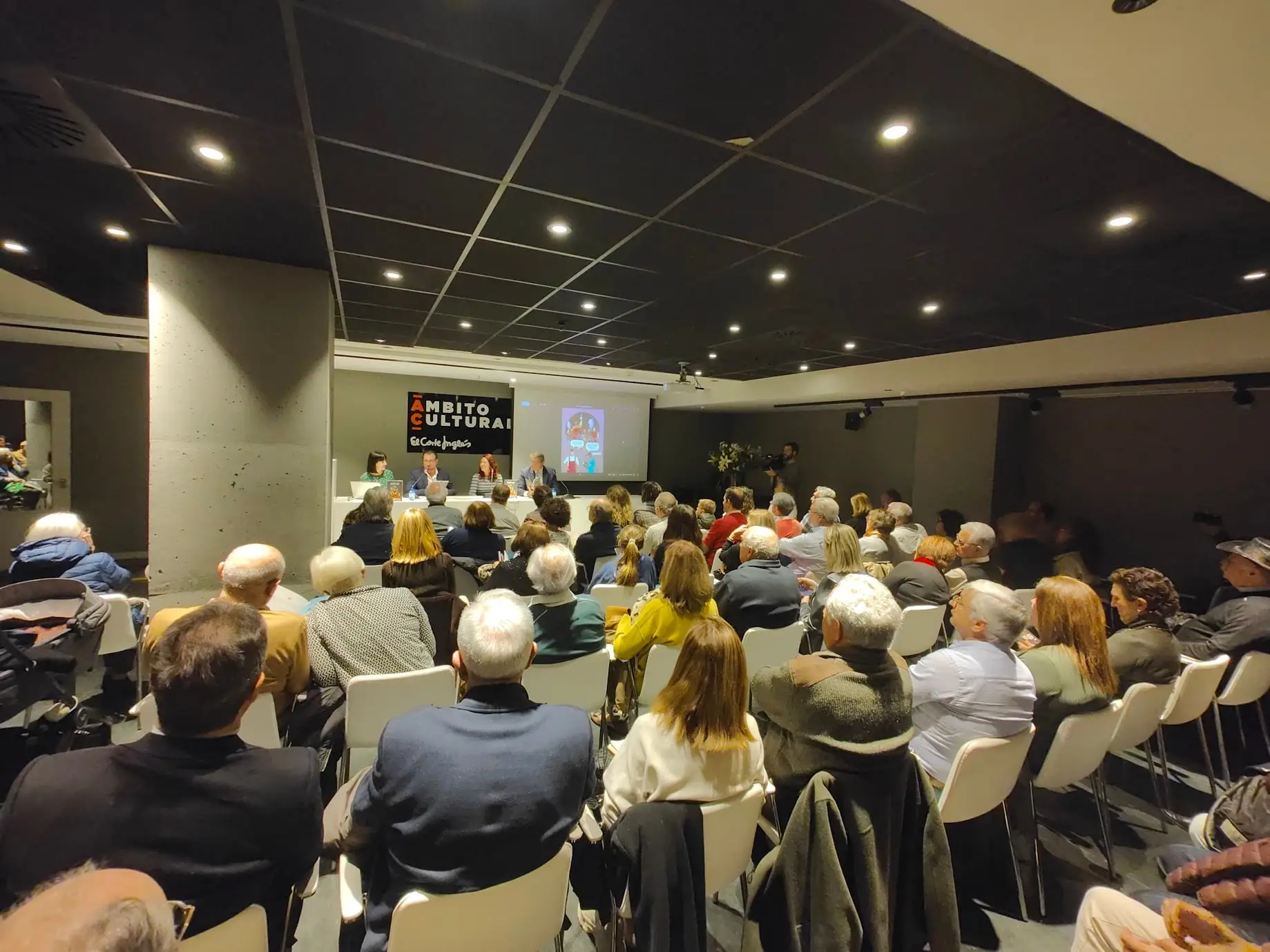 Emocionante presentación de UN CUENTO MÁGICO SOBRE LAS FALLAS en Ámbito Cultural de El Corte Inglés (foto 3)
