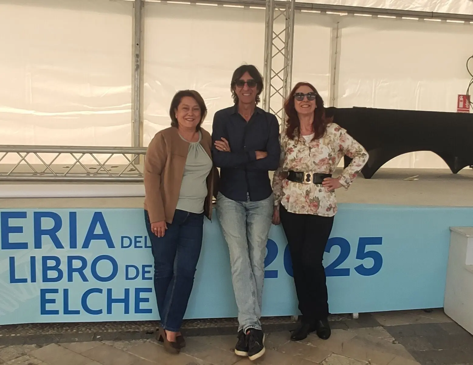 Éxito de ventas de "Un testigo llamado Cervantes" en la Feria del Libro de Elche 2025 (foto 3)