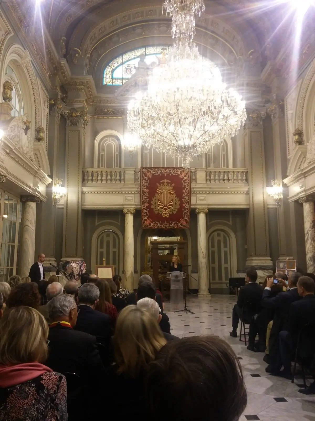 El Ayuntamiento de València expone las novelas de Begoña Valero EL TRABAJO DE LOS LIBROS y LA CASA DEL COMPÁS DE ORO en la Celebración del 40 aniversario del hermanamiento entre València y Maguncia, ciudad natal de Gutenberg (foto 3)