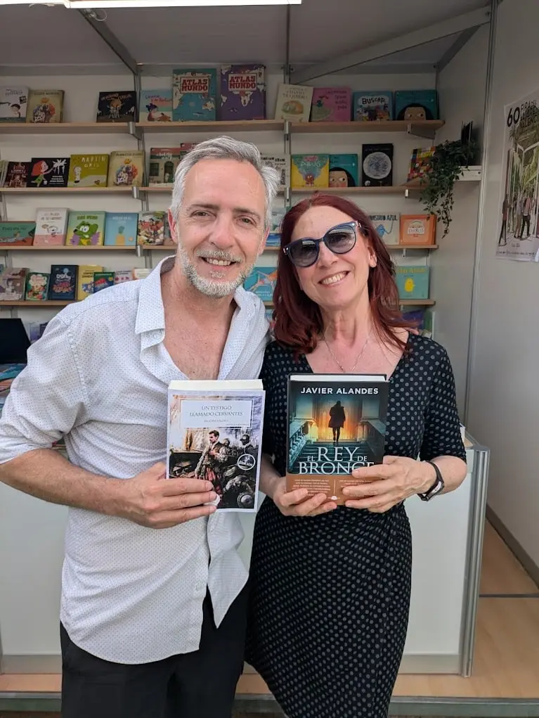 La Feria del Libro de Valencia llega a su fin con un éxito de ventas de Un testigo llamado Cervantes (foto 4)