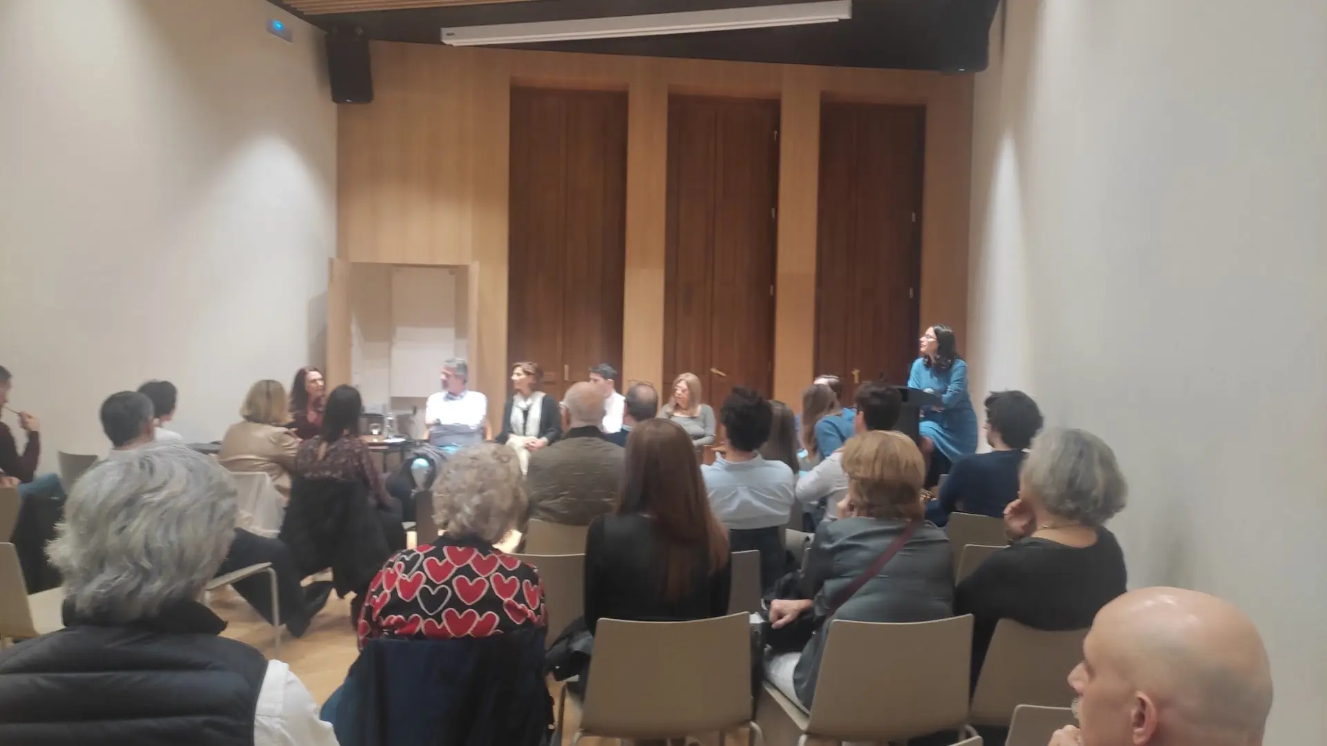 Begoña Valero en el inicio de actividad de la Agrupación "Benito Pérez Galdós" en el Ateneo de Madrid (foto 4)