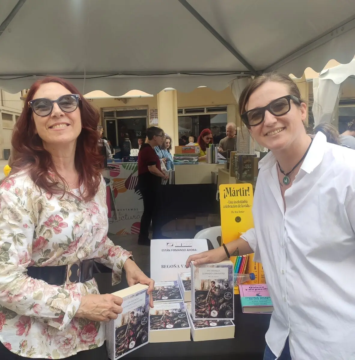 Éxito de ventas de "Un testigo llamado Cervantes" en la Feria del Libro de Elche 2025 (foto 4)