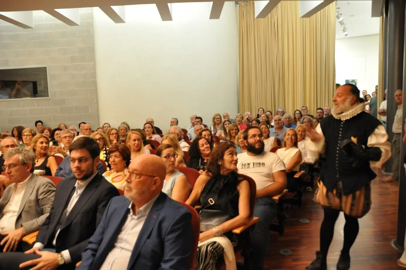 La XXV Semana de Novela Histórica de Cartagena entrega el Premio ODILO 2024 a Begoña Valero como mejor autora por su novela "Un testigo llamado Cervantes" (foto 4)