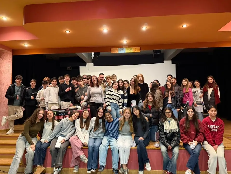 Begoña Valero habla sobre "La vida del Cervantes más desconocido" para el alumnado del Colegio La Purísima de Torrent (foto 4)