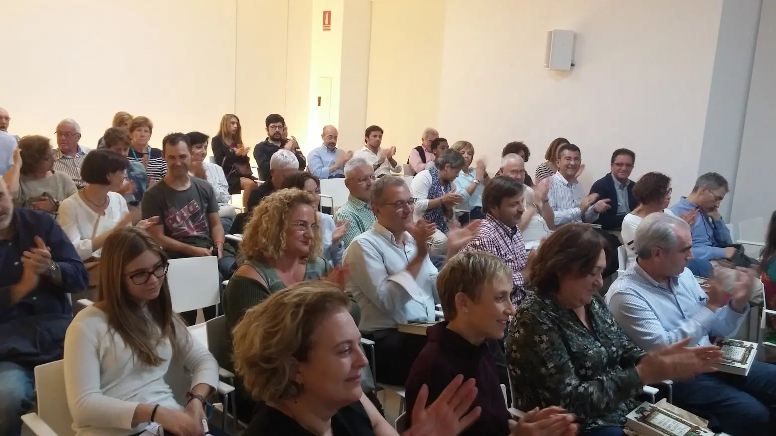 Encuentro con la autora en Ontinyent (foto 4)