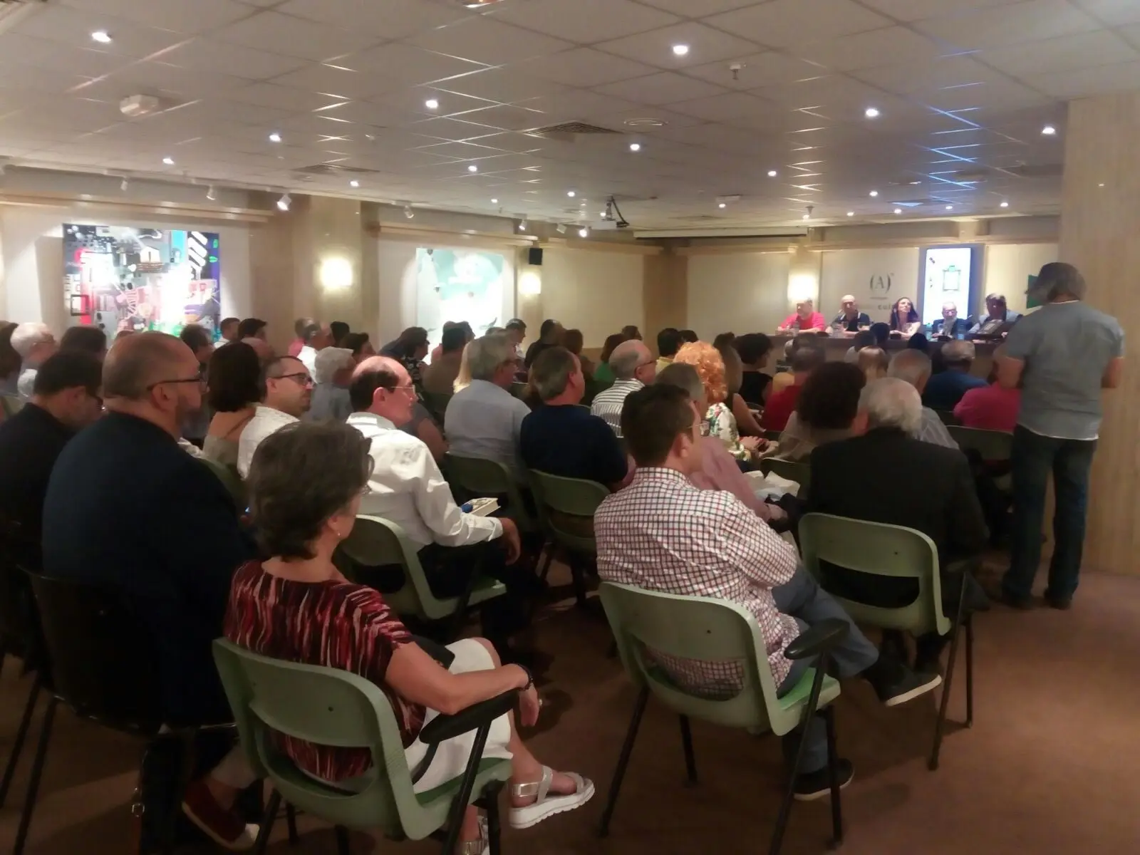 Presentación en El Corte Inglés de Colón, Valencia (foto 4)