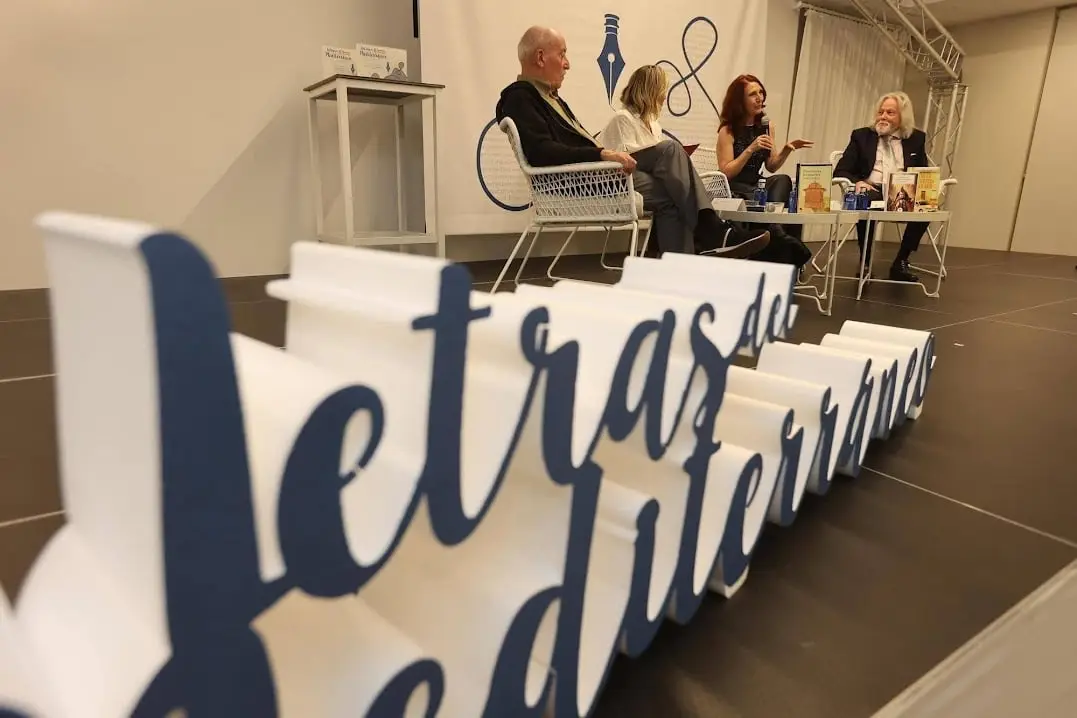 Begoña Valero recibe el galardón "Letras del Mediterráneo" en la categoría de novela histórica (foto 4)