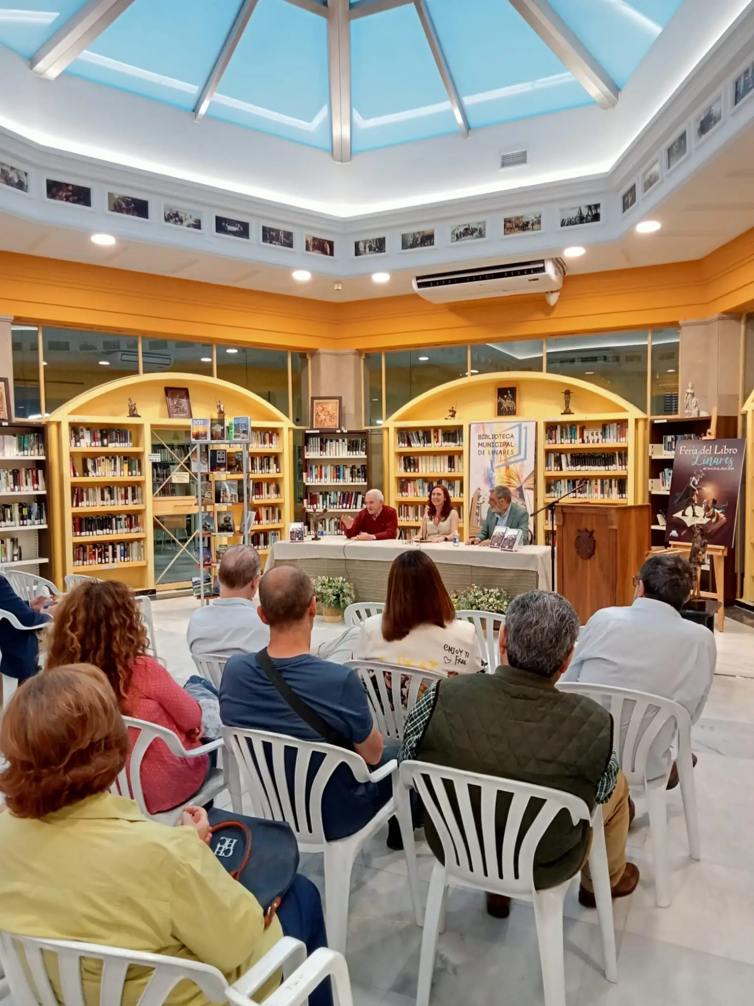 Presentación de Un testigo llamado Cervantes en la Biblioteca de Linares (Jaén) (foto 4)
