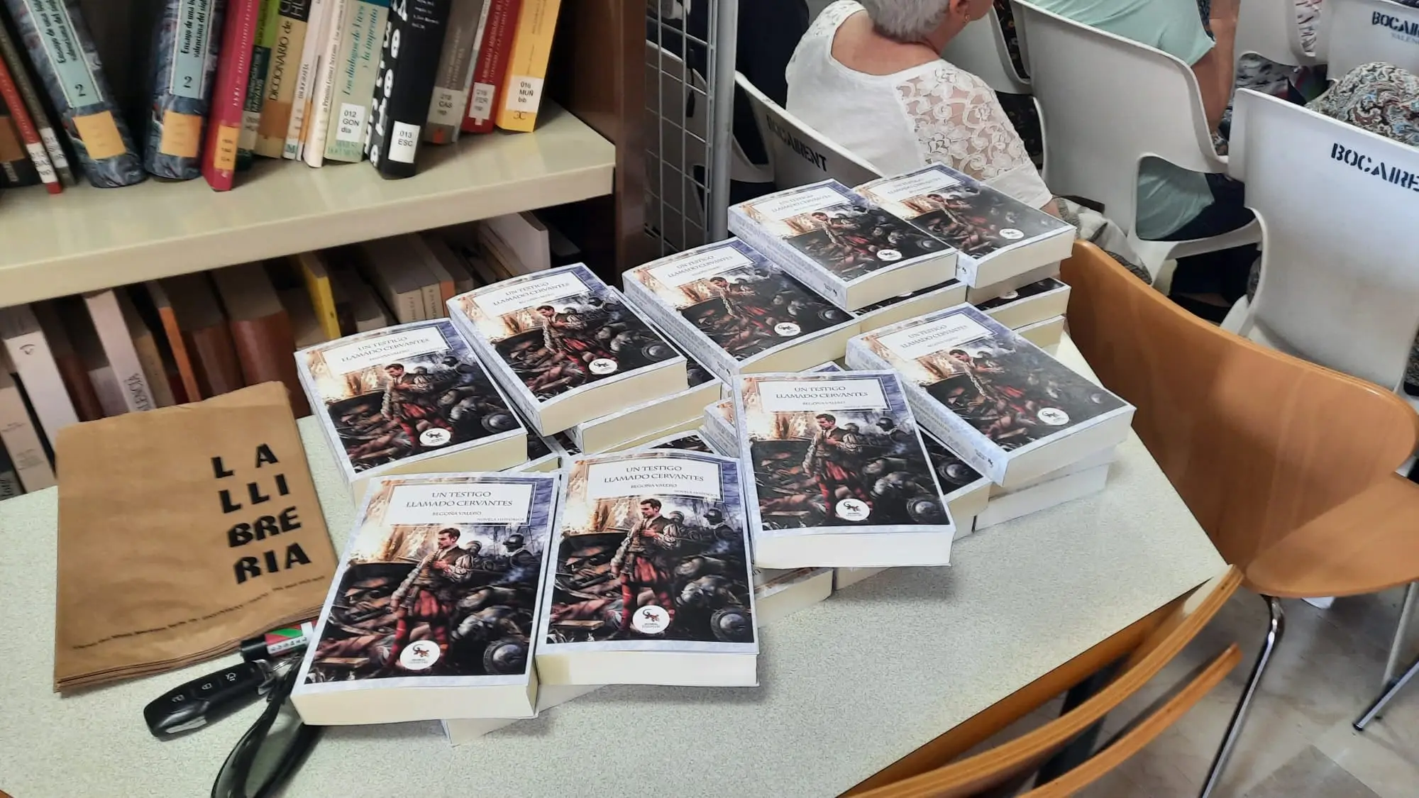 Presentación de la autora Begoña Valero de su novela Un testigo llamado Cervantes en la Biblioteca de Bocairent (foto 5)