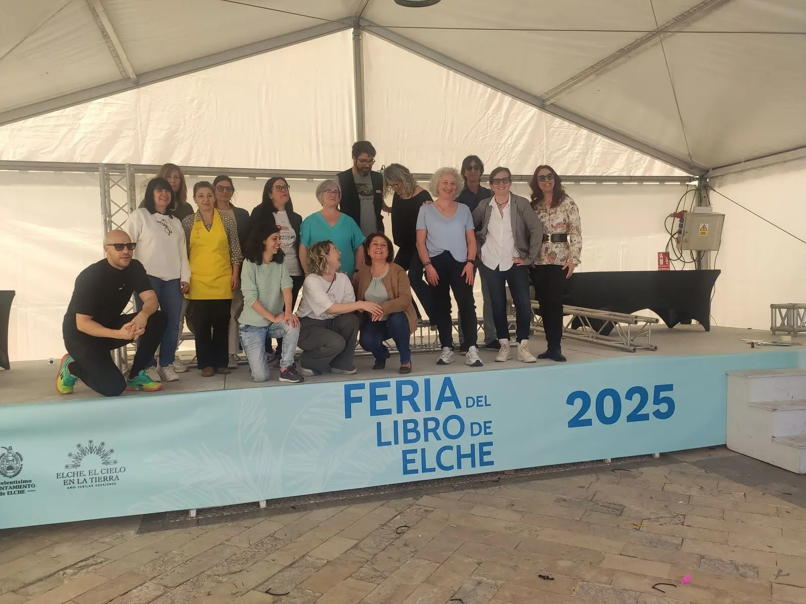 Éxito de ventas de "Un testigo llamado Cervantes" en la Feria del Libro de Elche 2025 (foto 5)
