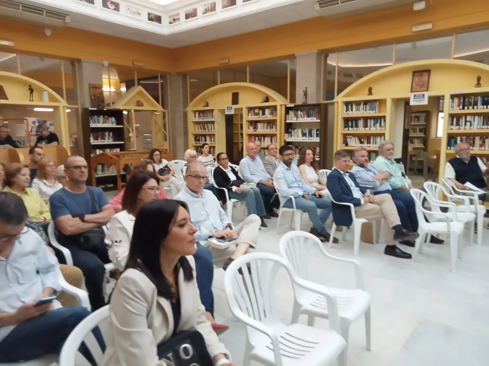 Presentación de Un testigo llamado Cervantes en la Biblioteca de Linares (Jaén) (foto 5)
