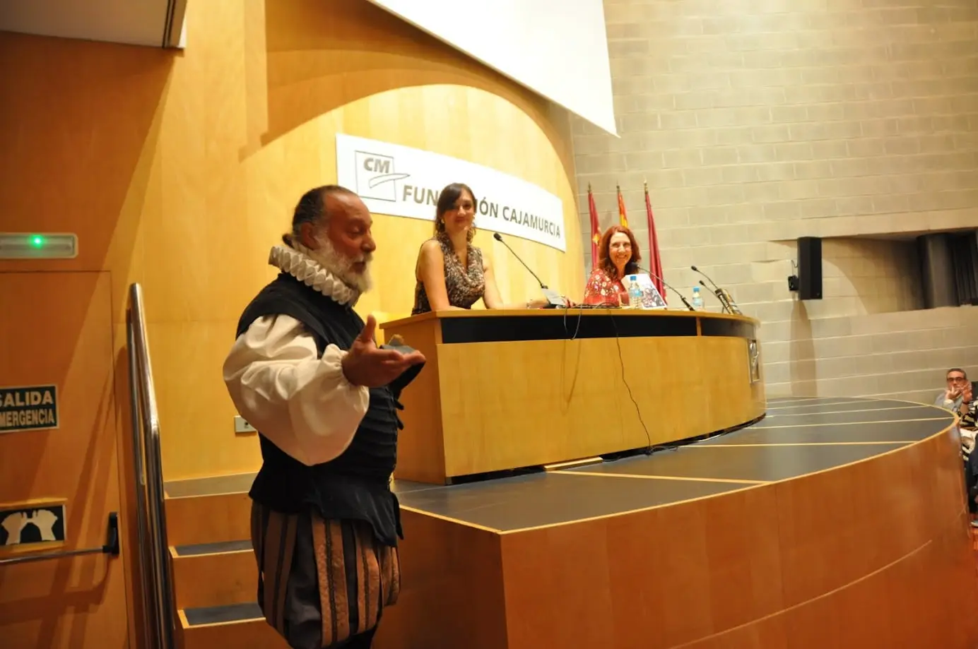 La XXV Semana de Novela Histórica de Cartagena entrega el Premio ODILO 2024 a Begoña Valero como mejor autora por su novela "Un testigo llamado Cervantes" (foto 5)