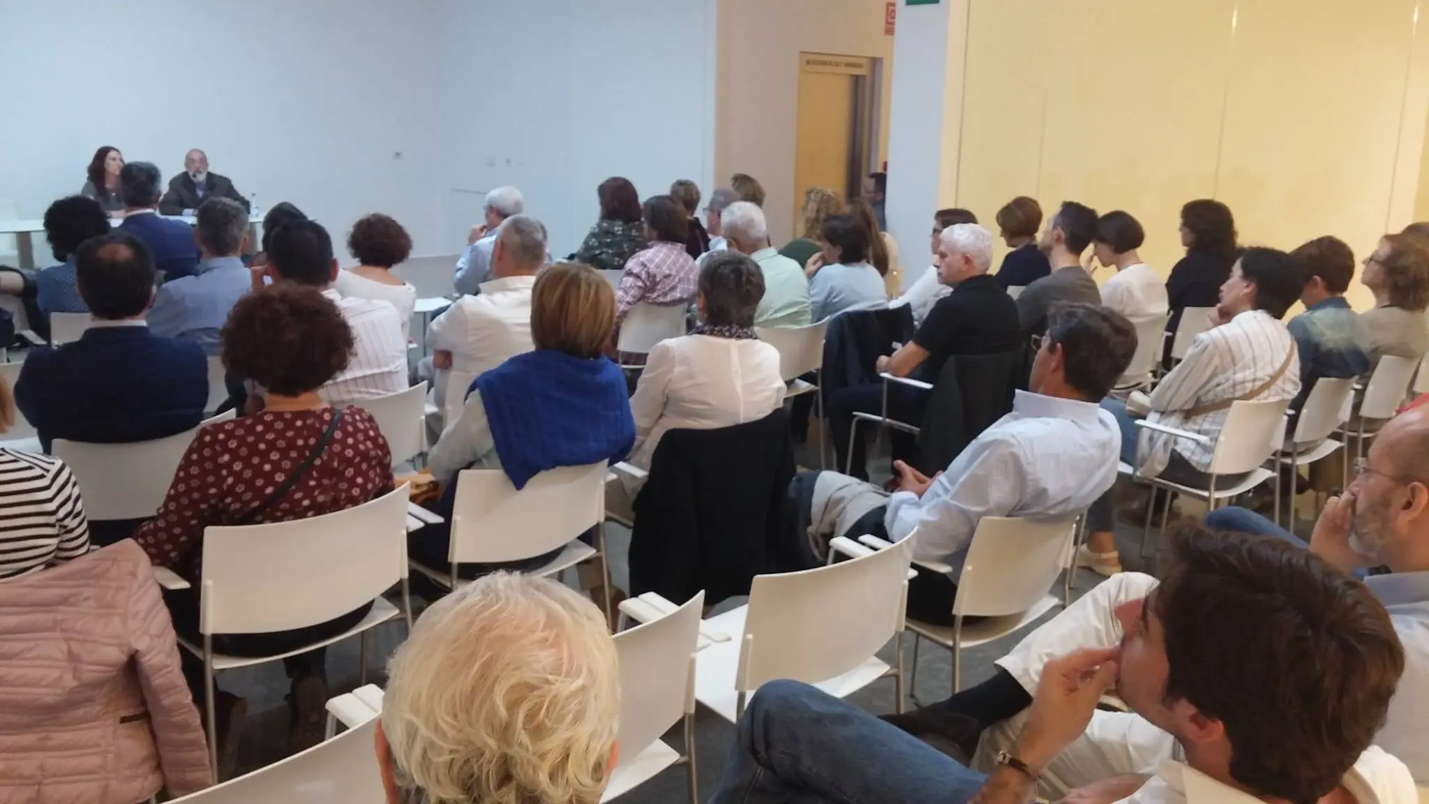 Encuentro con la autora en Ontinyent (foto 5)