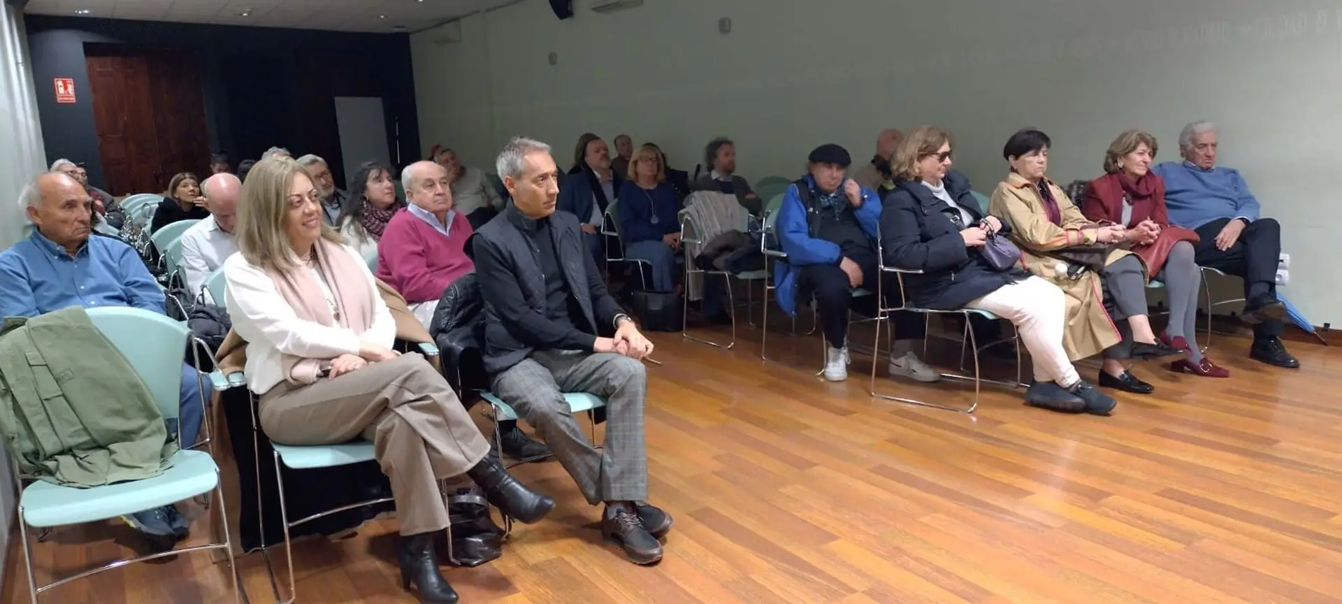 El Ateneo de Madrid acoge de la mano de Antonio Pérez Henares la presentación de la novela de Begoña Valero “Un testigo llamado Cervantes” que muestra al Cervantes más desconocido (foto 6)