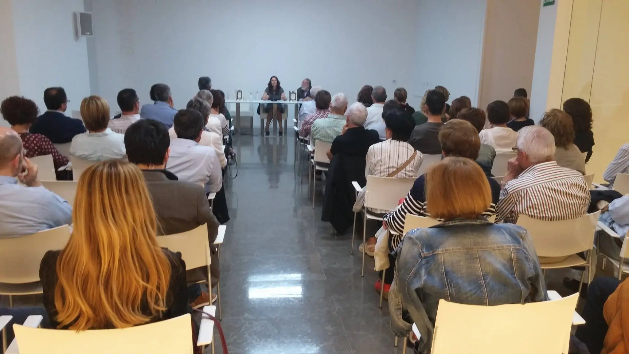 Encuentro con la autora en Ontinyent (foto 6)