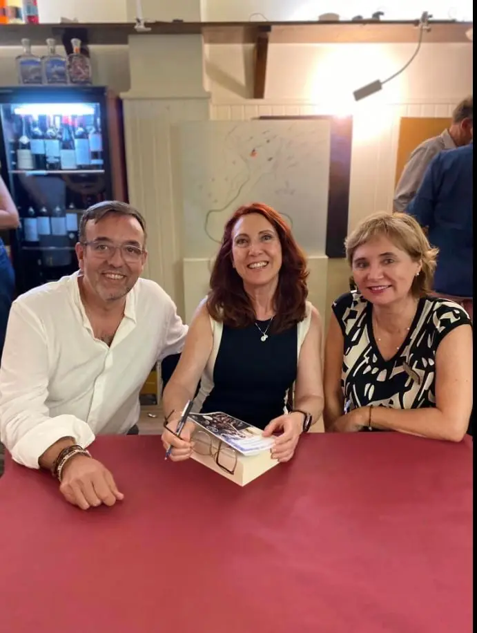 Club de lectura Pluma y Cubiertos (foto 6)