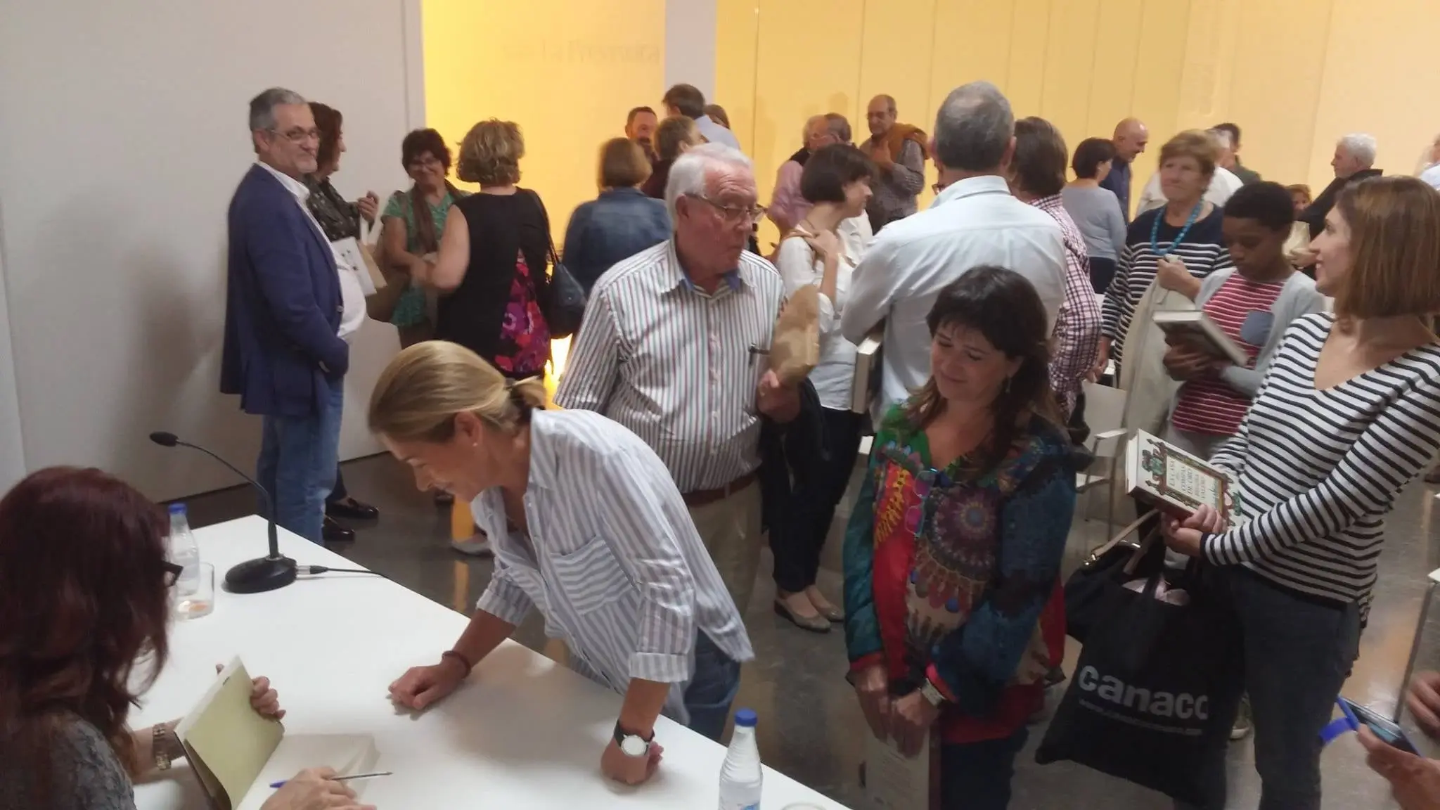 Encuentro con la autora en Ontinyent (foto 7)
