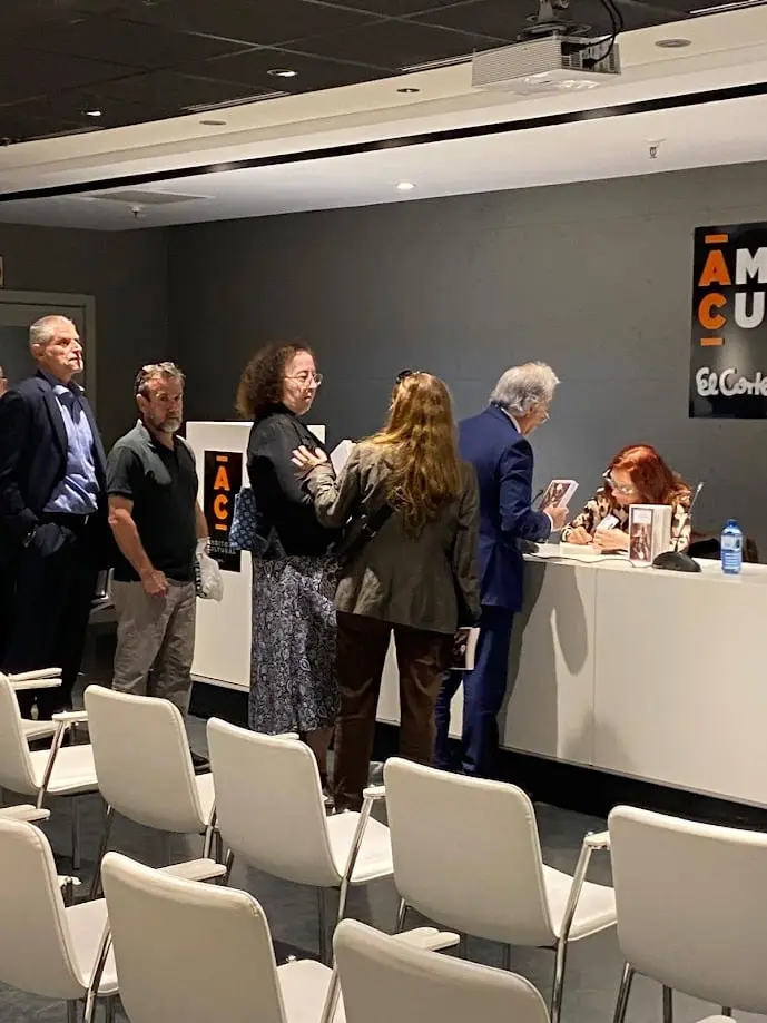 La venganza de los templarios de Begoña Valero se presenta en Valencia con gran éxito de público (foto 7)