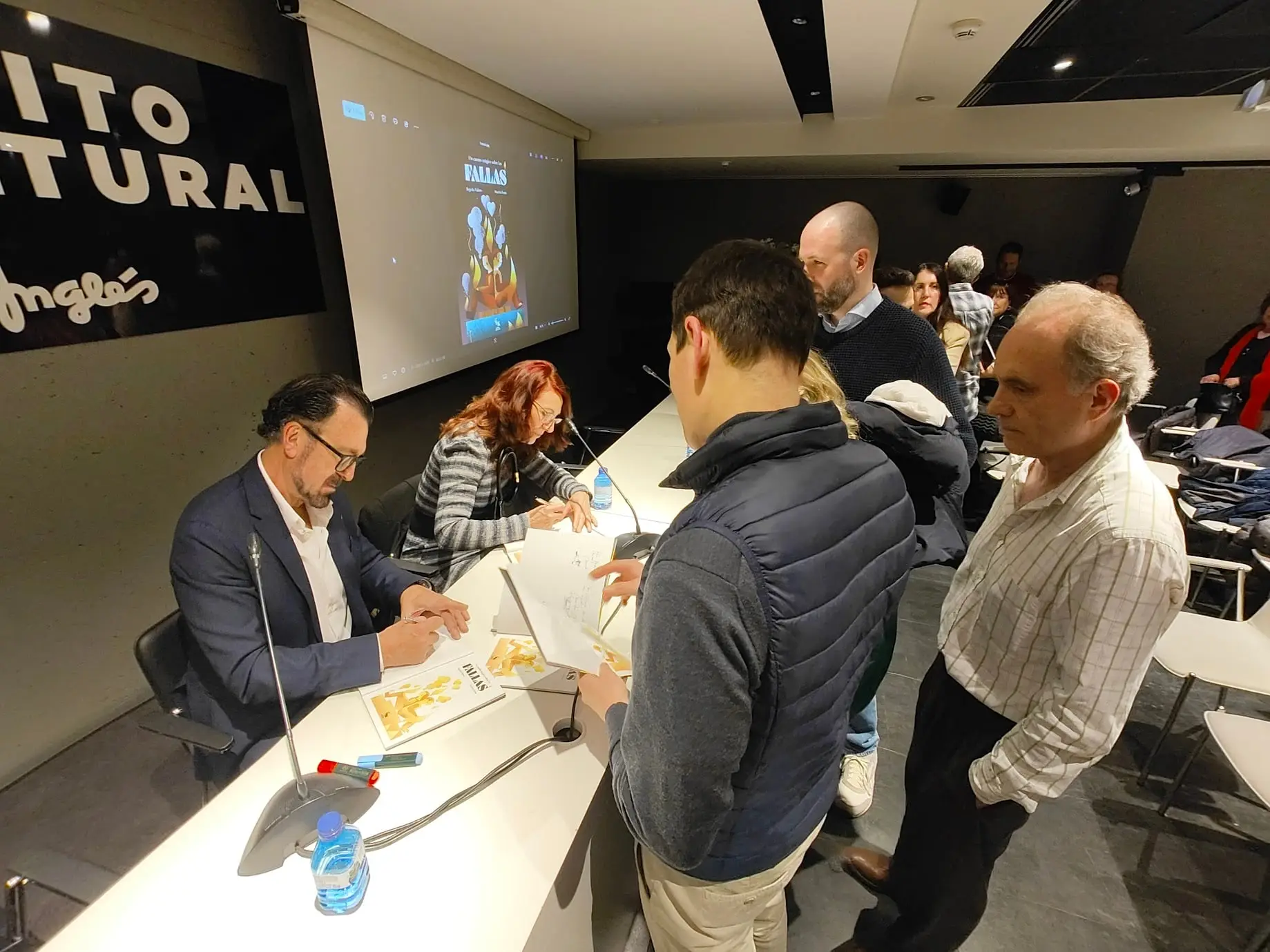 Emocionante presentación de UN CUENTO MÁGICO SOBRE LAS FALLAS en Ámbito Cultural de El Corte Inglés (foto 8)