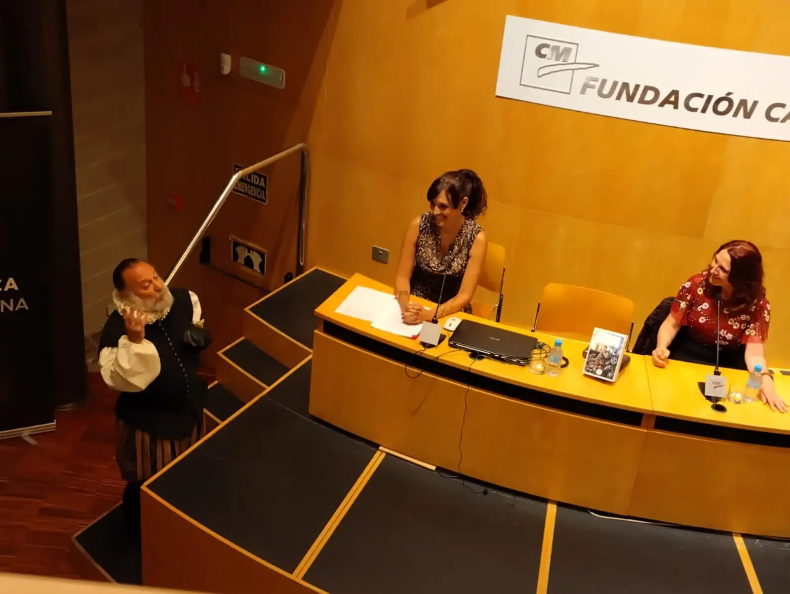 La XXV Semana de Novela Histórica de Cartagena entrega el Premio ODILO 2024 a Begoña Valero como mejor autora por su novela "Un testigo llamado Cervantes" (foto 9)
