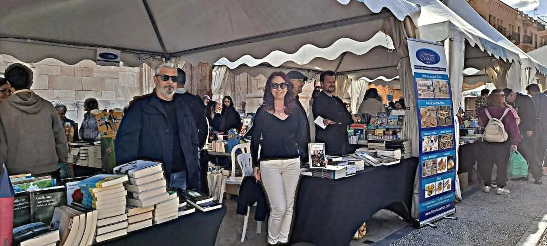 Éxito de ventas de "Un testigo llamado Cervantes" en la Feria del Libro de Elche 2025 (foto 9)