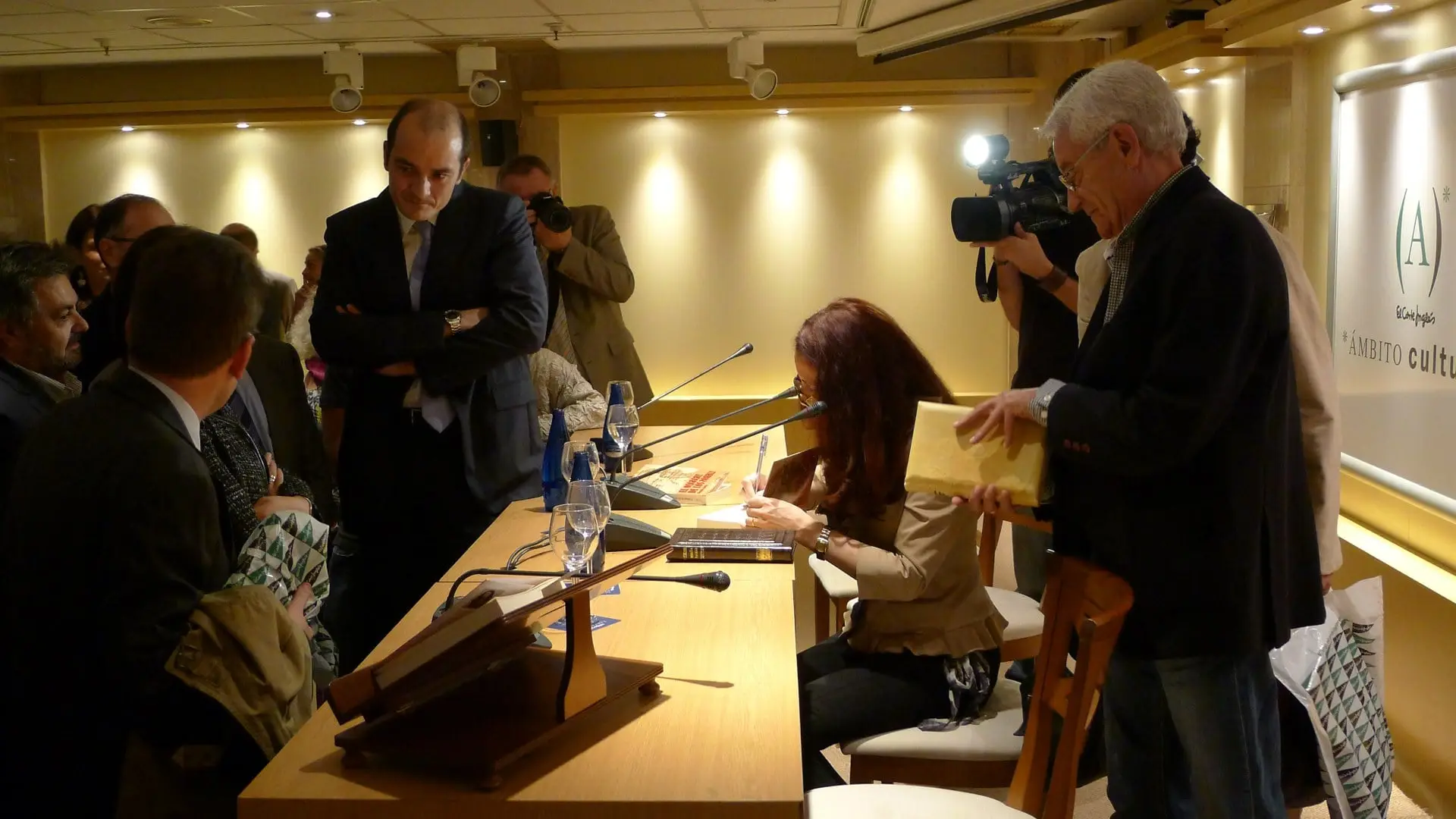 Presentación en El Corte Inglés de Colón, Valencia (foto 9)