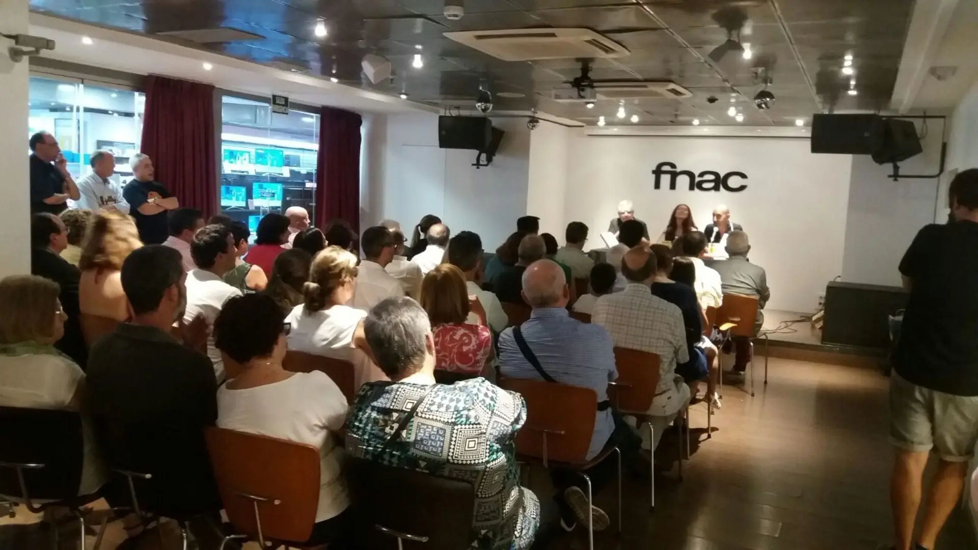 Presentación en Fnac, Valencia (foto 11)