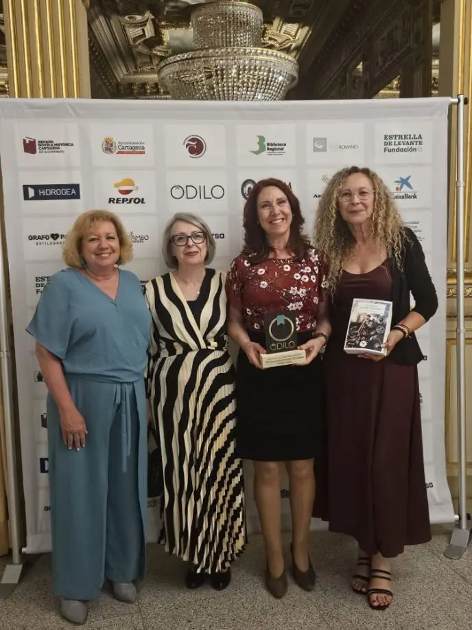 La XXV Semana de Novela Histórica de Cartagena entrega el Premio ODILO 2024 a Begoña Valero como mejor autora por su novela "Un testigo llamado Cervantes" (foto 15)